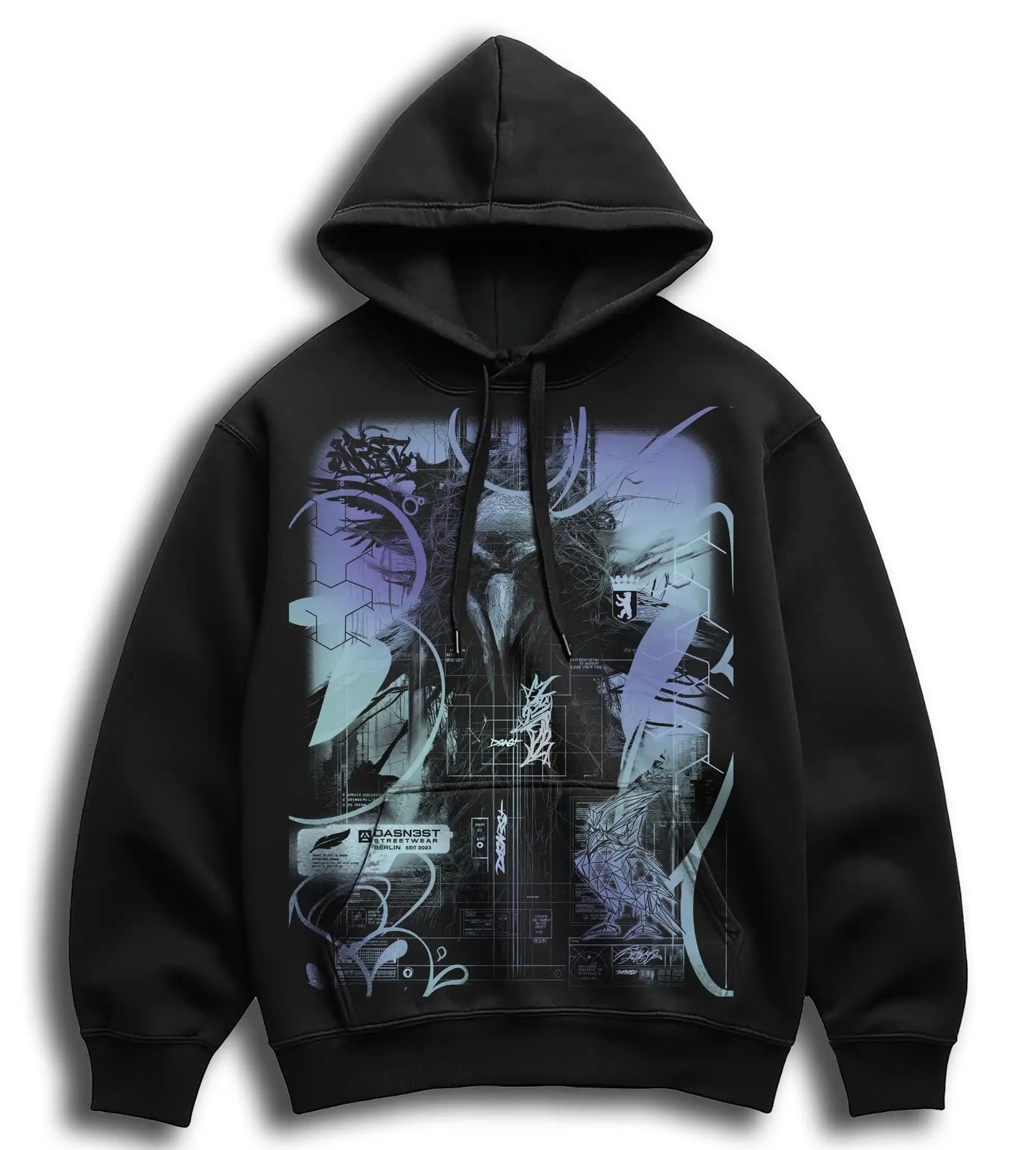 Schwarzer Oversize‑Hoodie mit großflächigem Raven‑Motiv in Blau‑Violett, kombiniert mit technischen Rasterlinien und kalligrafischen Akzenten, frontal fotografiert.